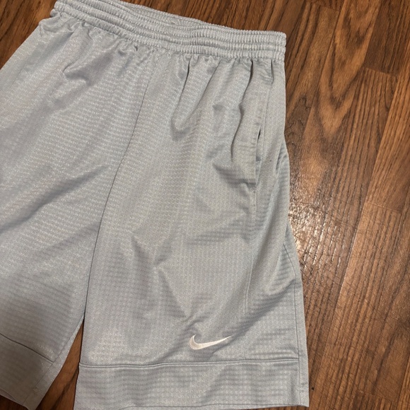 Nike DAZZLES * Y2K Basketball Shorts *Silver Grey Silky Satin * Size Medium - Picture 4 of 8